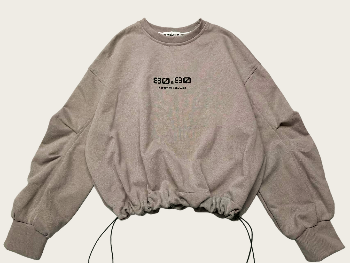 SWEAT À CAPUCHON À MANCHES ENVELOPPANTES