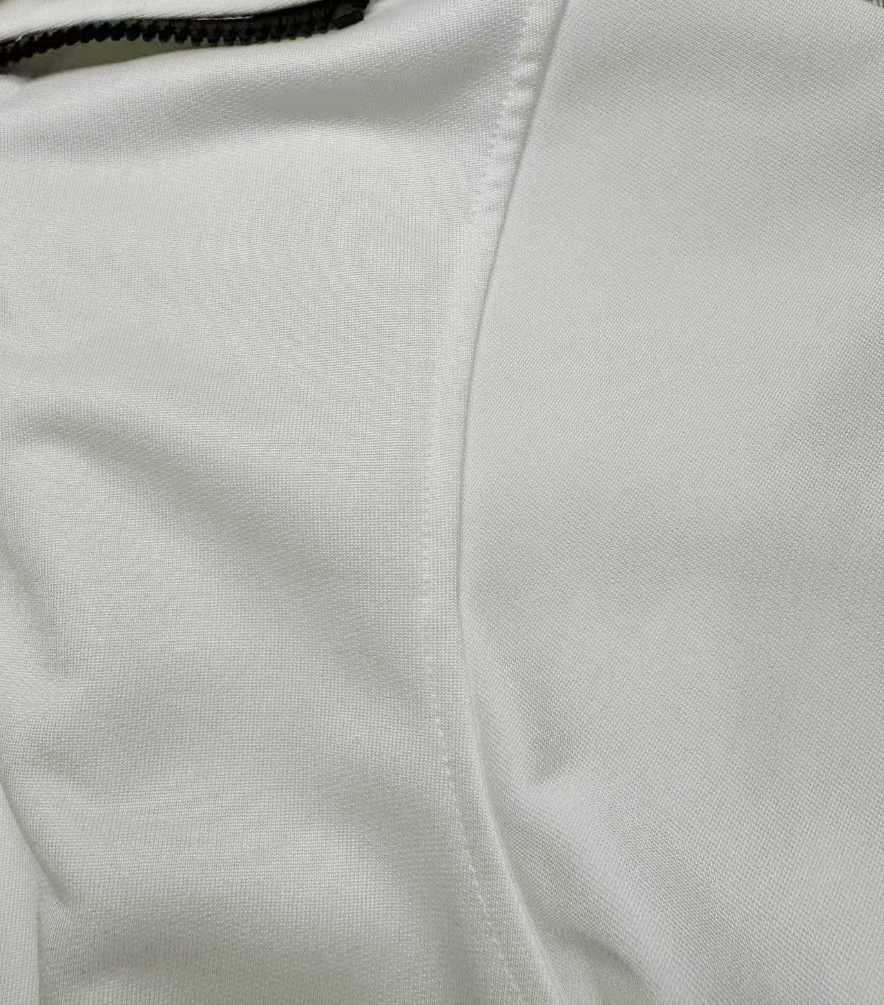 Felpa con cappuccio in bianco perla