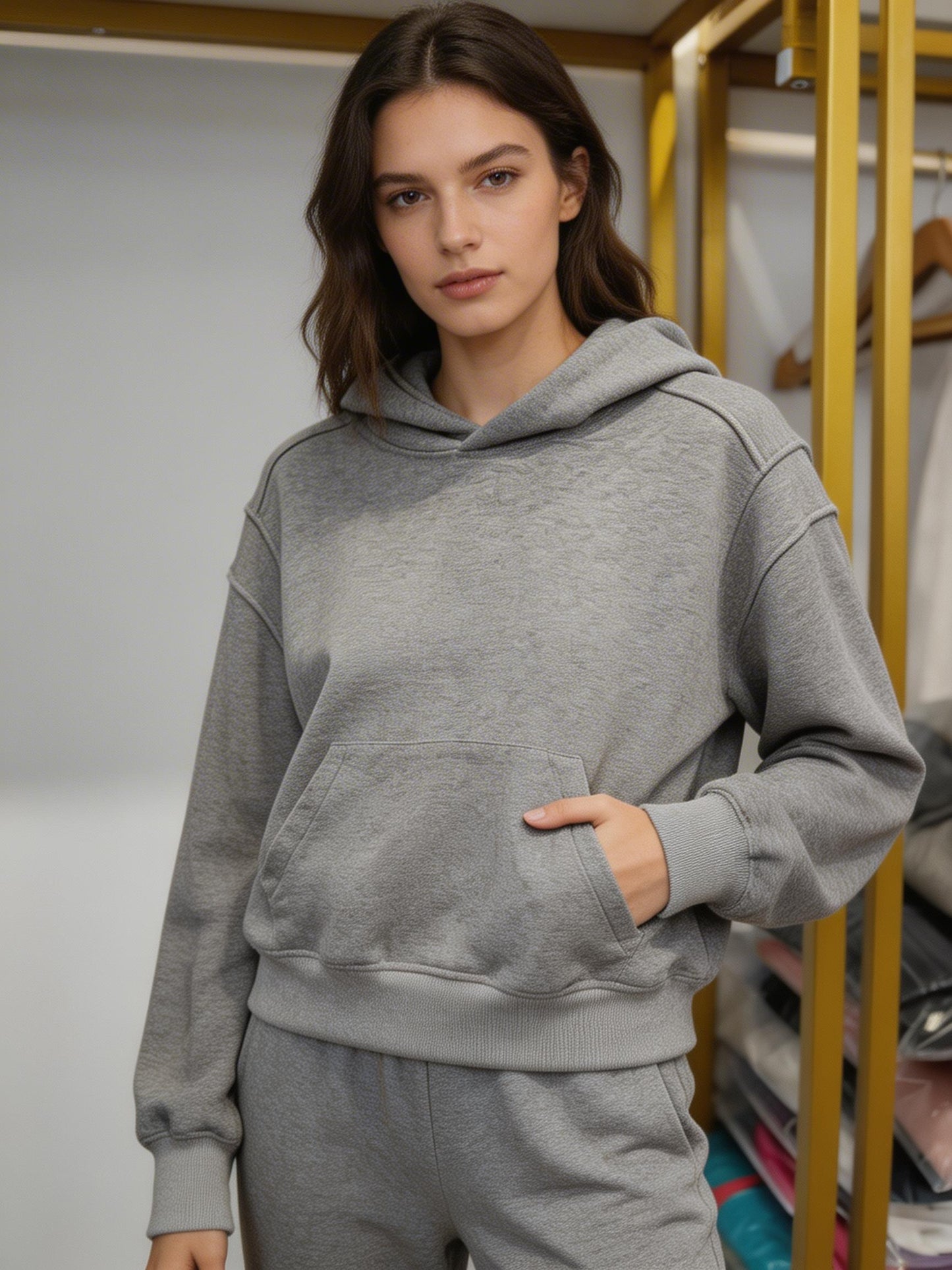 SWEAT À CAPUCHE (COURT)
