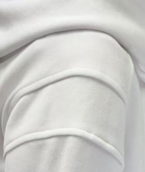 SWEAT À CAPUCHE (COURT)