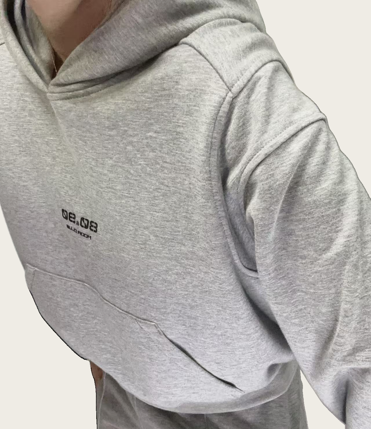 SWEAT À CAPUCHE (COURT)