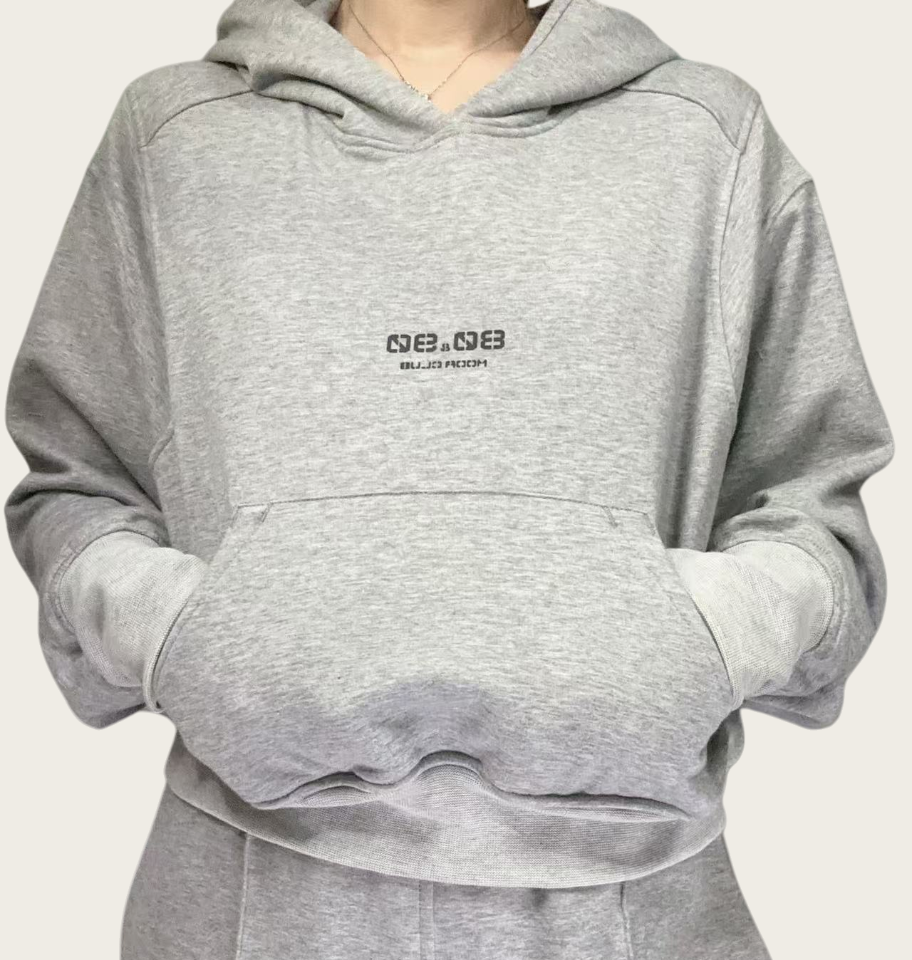 SWEAT À CAPUCHE (COURT)