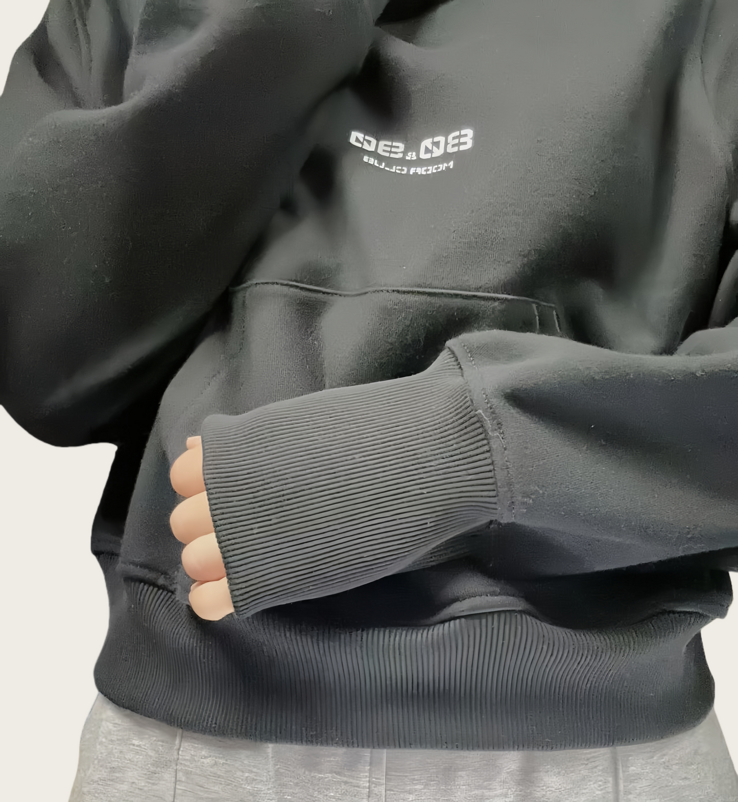 SWEAT À CAPUCHE (COURT)