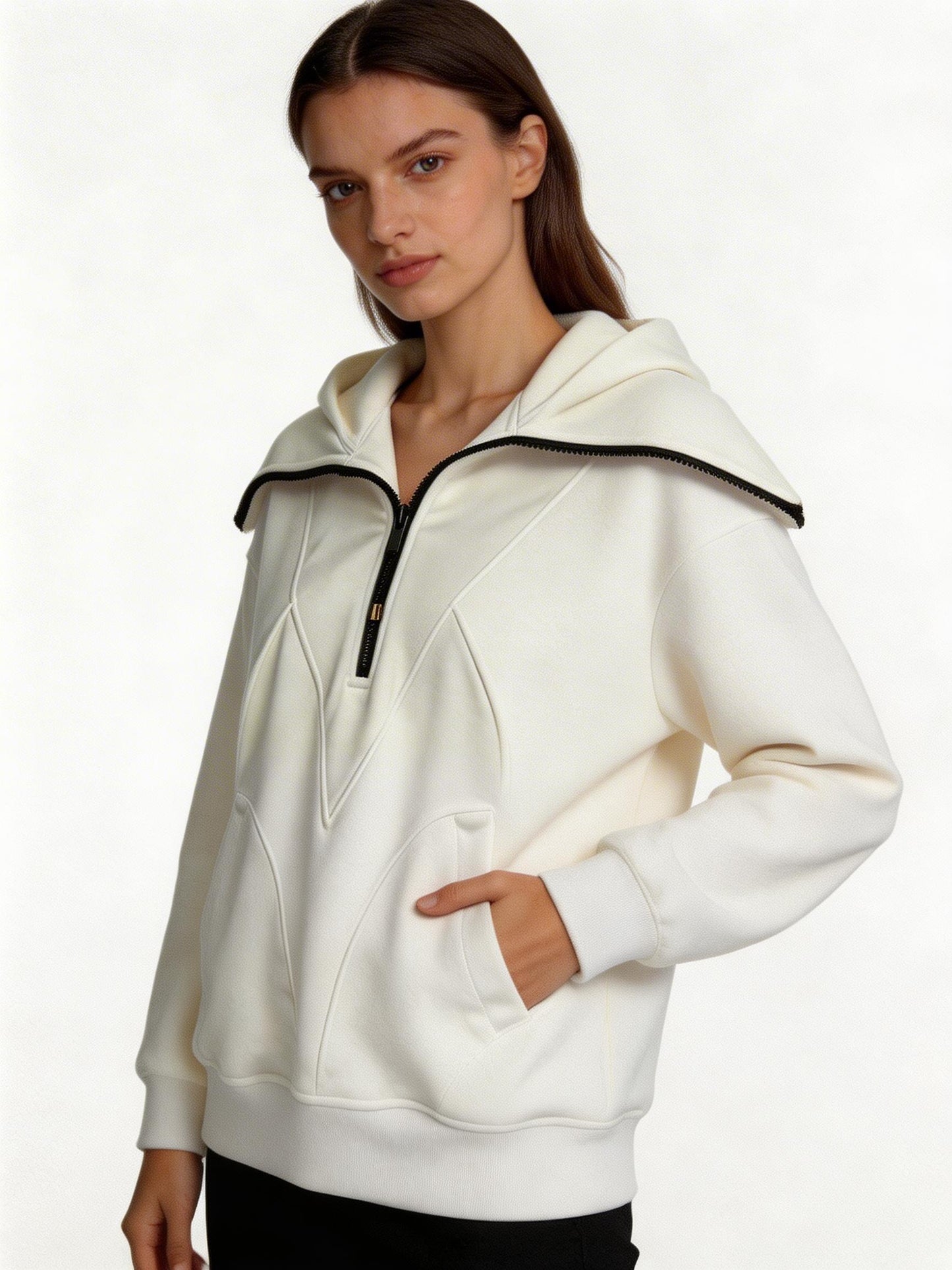 Felpa con cappuccio in bianco perla