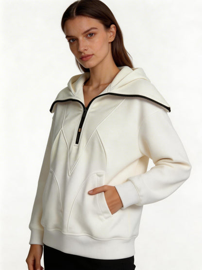 Felpa con cappuccio in bianco perla